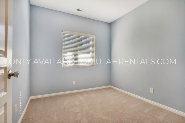 Building Photo - 4306 N Chestnut Oak Dr