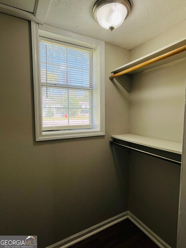 Building Photo - 900 Park Ave