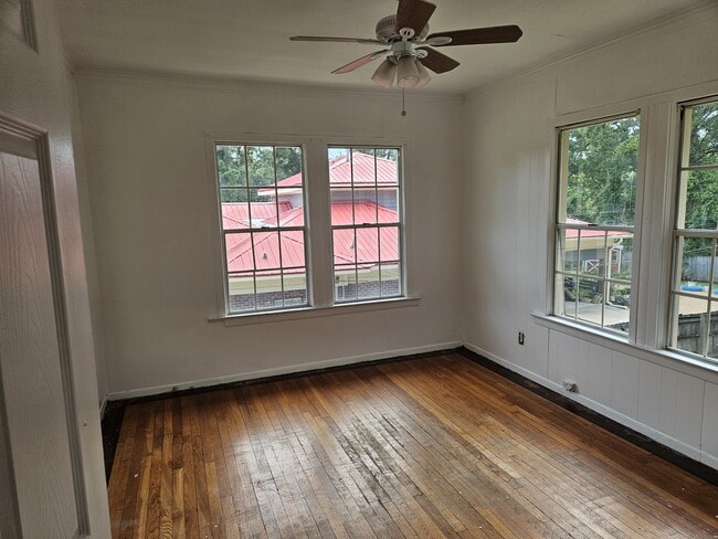 Building Photo - 917 Pecan Blvd