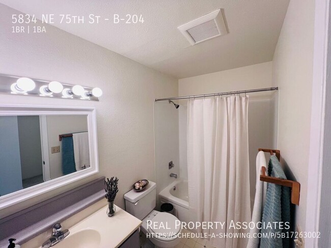 Building Photo - 5834 NE 75th St