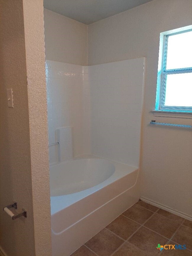 Building Photo - 3902 Bolivar Dr