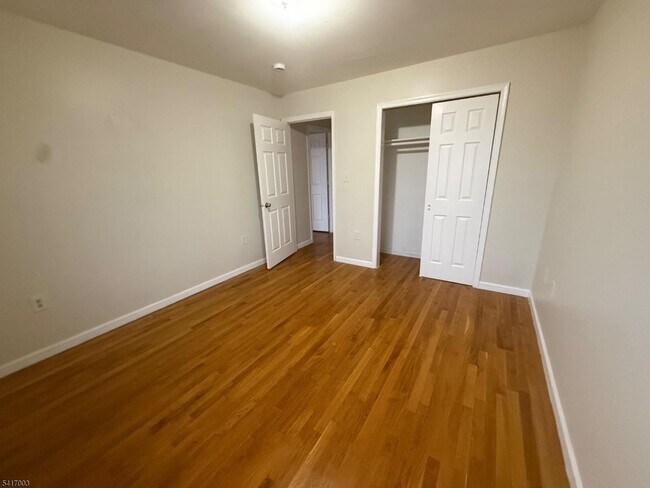 Building Photo - 335 Broadway