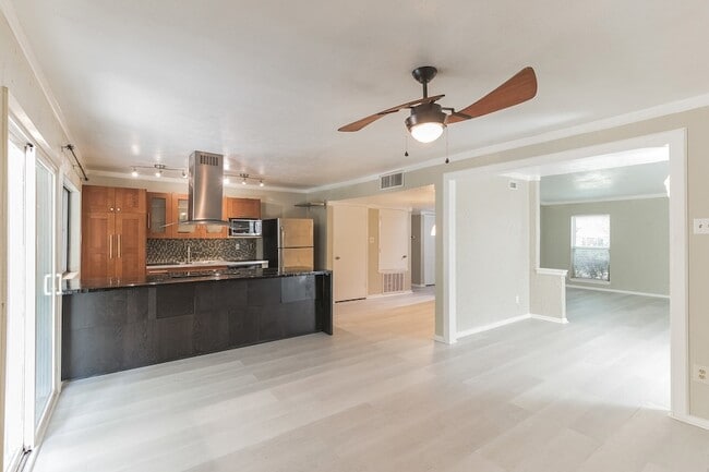 Building Photo - 3117 San Diego Dr