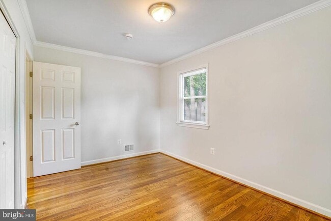 Building Photo - 9821 Hampton Ln