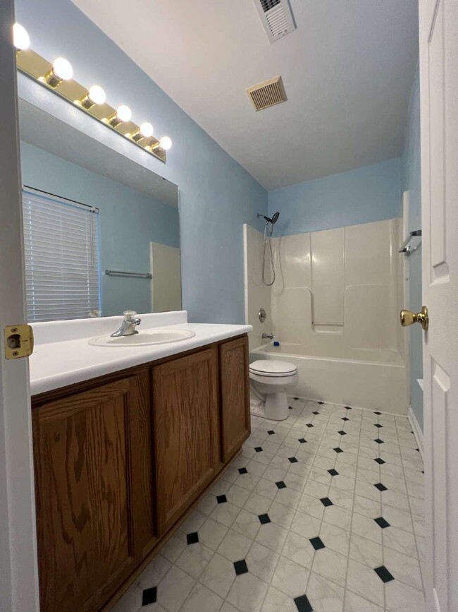 Building Photo - 3 Bdrm / 2.5 Bath House Available Now!!! N...