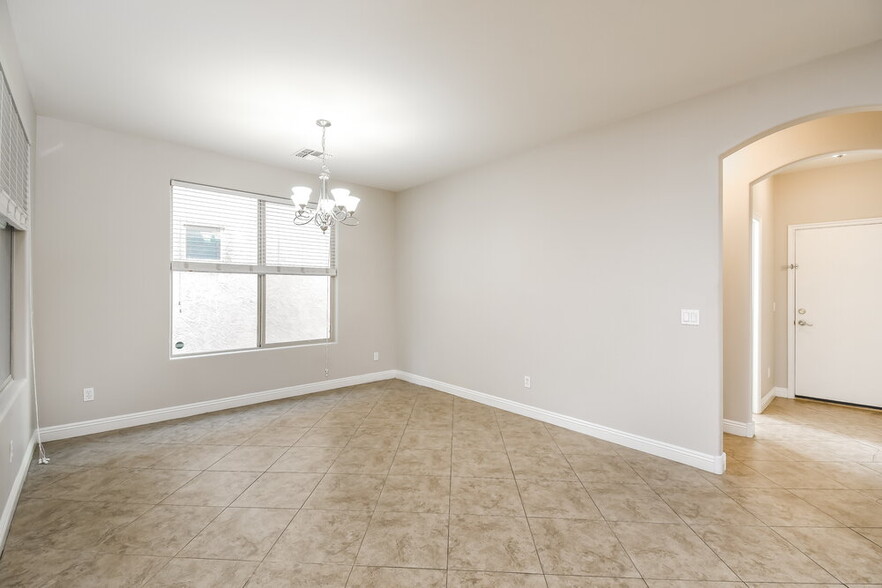 Building Photo - 3316 E Orchid Ln