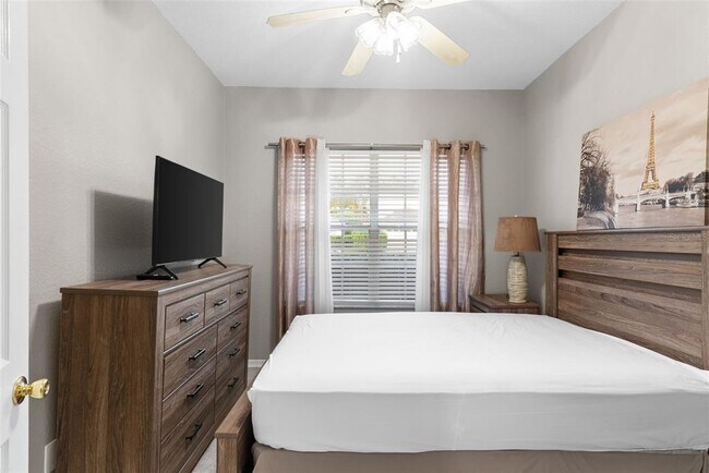 Building Photo - 215 Gleneagles Dr