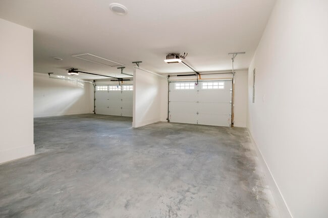 Building Photo - 2026 Wes Milligan Ln