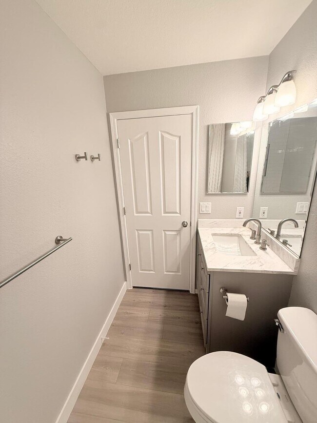 Building Photo - 3948 E Stanford Ave