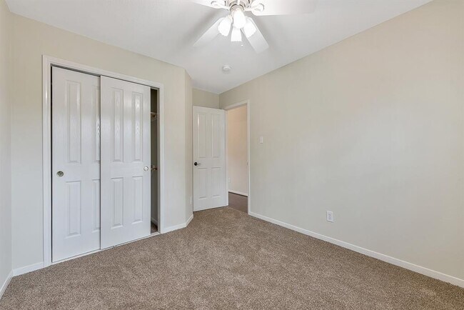 Building Photo - 27 Bethany Bend Dr