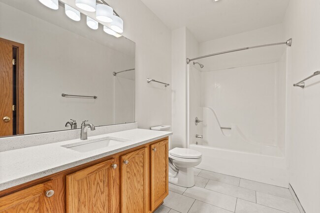 Building Photo - 13 Redtail Ct