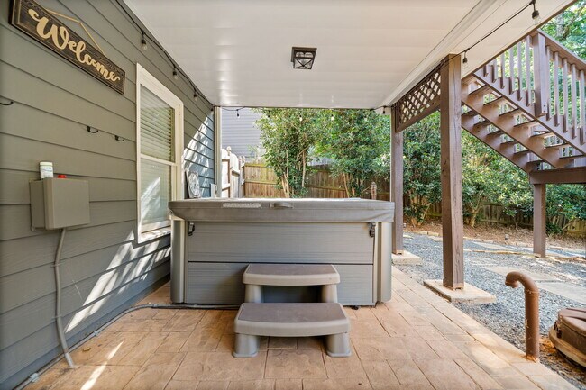 Building Photo - 521 Wooded Mountain Trail