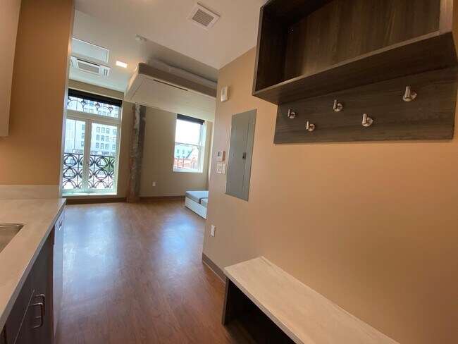 Building Photo - 83 Hanover St