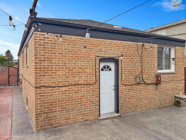 Building Photo - 8201 S Komensky Ave
