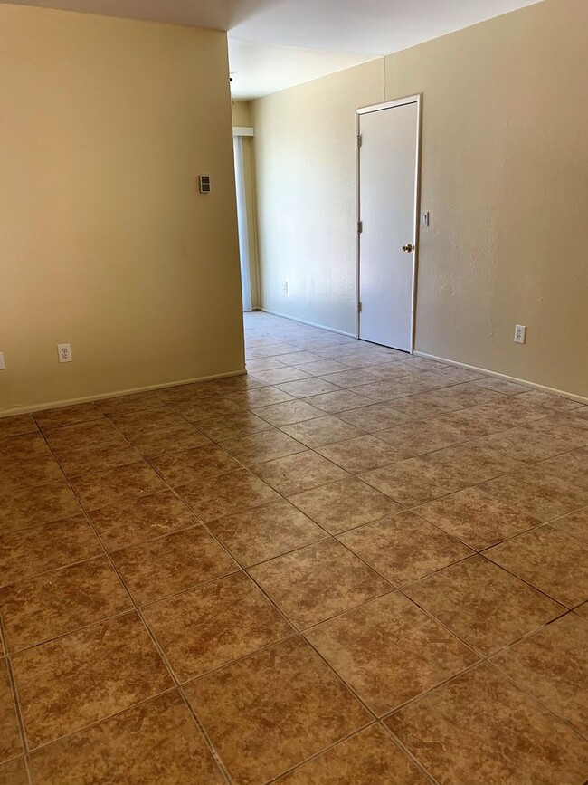 Building Photo - AVAILABLE NOW $250 off First Month Rent