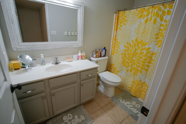 Building Photo - 218 English Walnut Dr