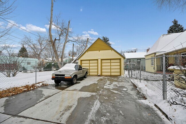 Building Photo - 1318 E Willamette Ave