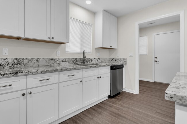 Building Photo - 7695 Freda Ave