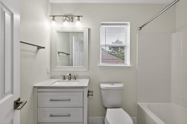 Building Photo - 918 Ivycroft Ln