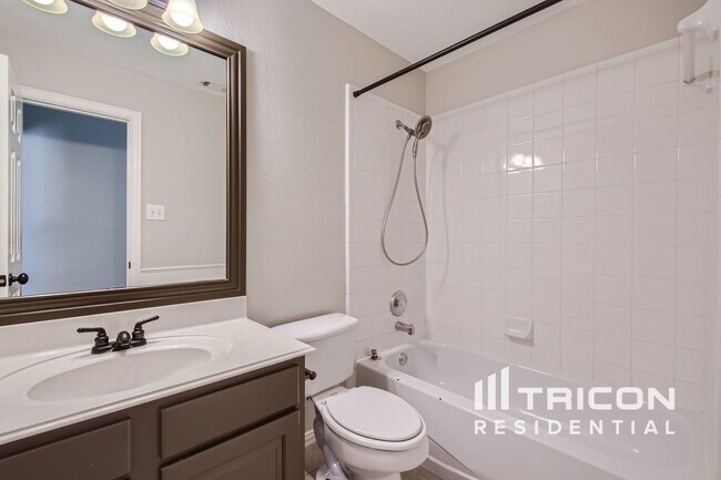 Building Photo - 2020 Hillcroft Dr