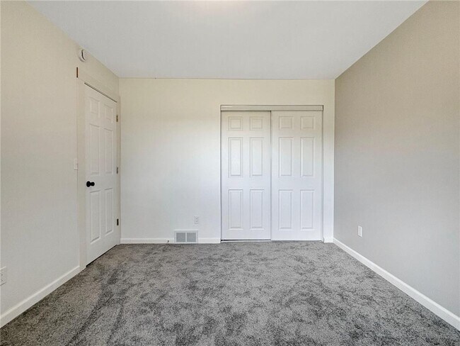 Building Photo - 11225 Hampshire Ct W