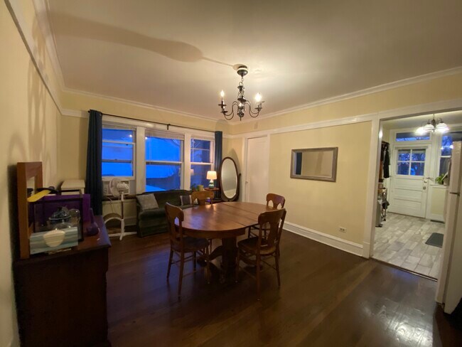 Building Photo - 6356 N Paulina St