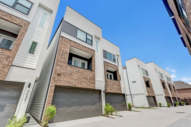 Building Photo - 5857 Dolores St