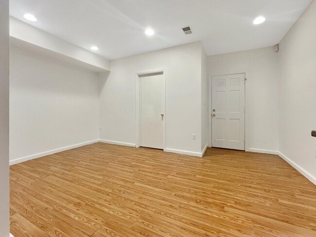 Building Photo - 1717 Trinidad Ave NE