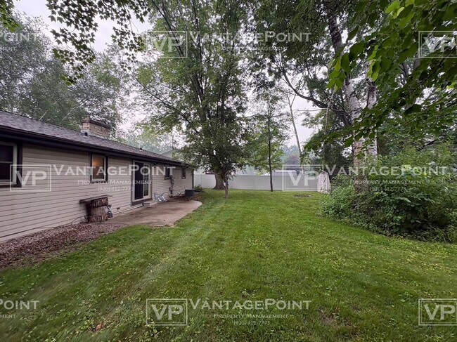 Building Photo - 1643 Birchwood Dr