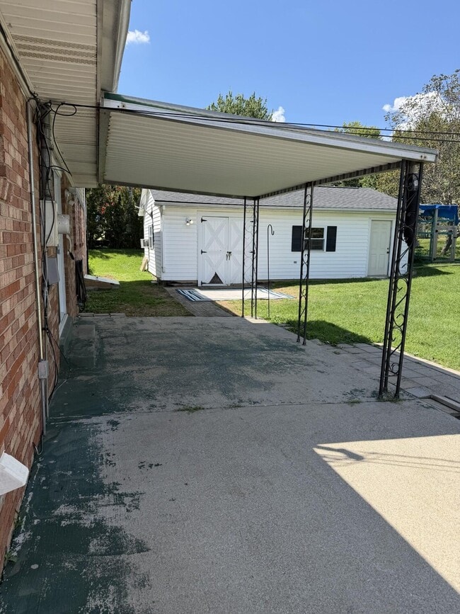 Building Photo - 721 Wayland Dr
