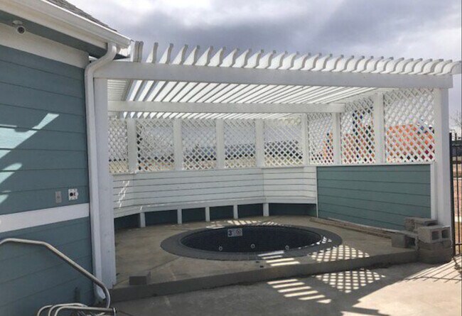 Building Photo - 2 Bedroom 2.5 bathroom Townhouse in Greeley