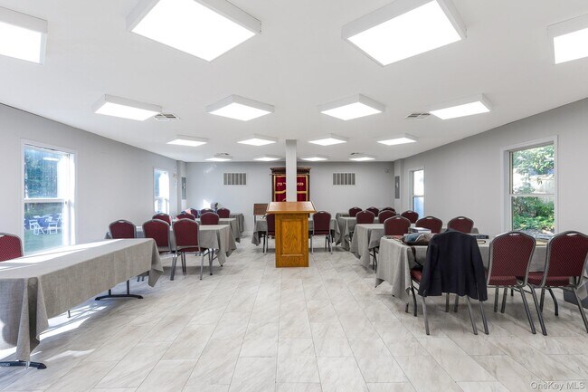 Building Photo - 996 Haverstraw Rd