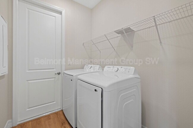 Building Photo - 1415 Nackman Rd