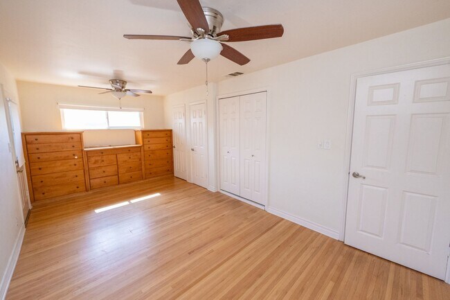 Building Photo - 3BR/2BA home with bonus room & additional ...