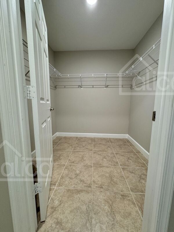 Building Photo - 735 Gelaso St SW