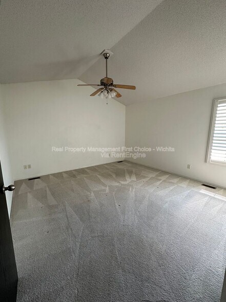 Building Photo - 748 Reflection Lake