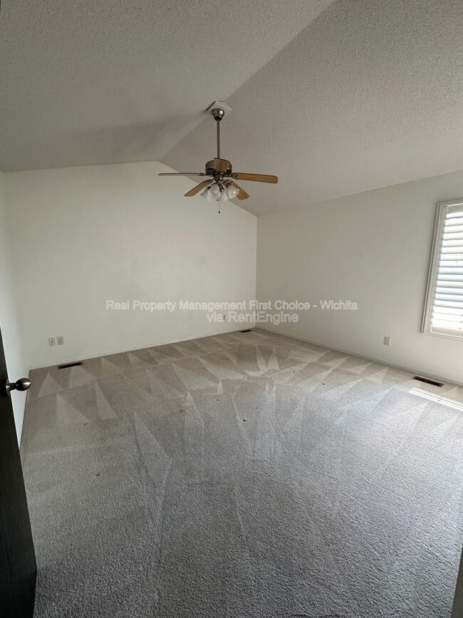 Building Photo - 748 Reflection Lake