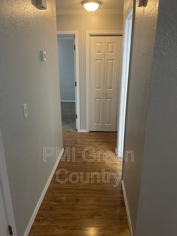 Building Photo - 2813 E Oakridge St