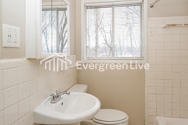 Building Photo - 2620 Rockwell Rd NW