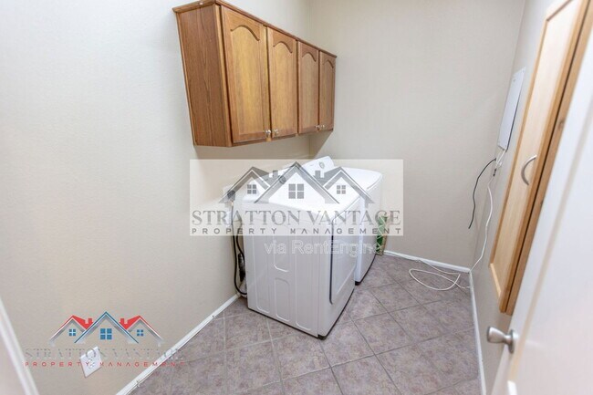 Building Photo - 4808 W Allen St