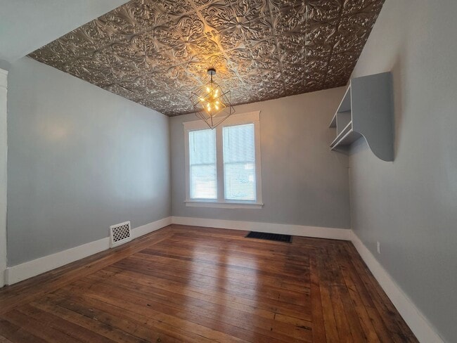 Building Photo - Updated 4-Bedroom, 2-Bath Home in Benton Harbor