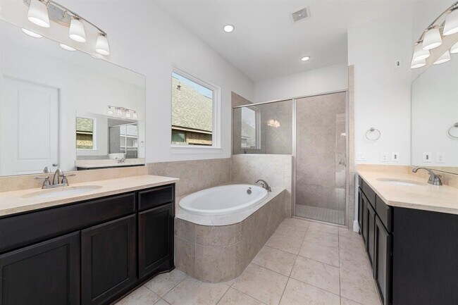 Building Photo - 9814 Carver Dr