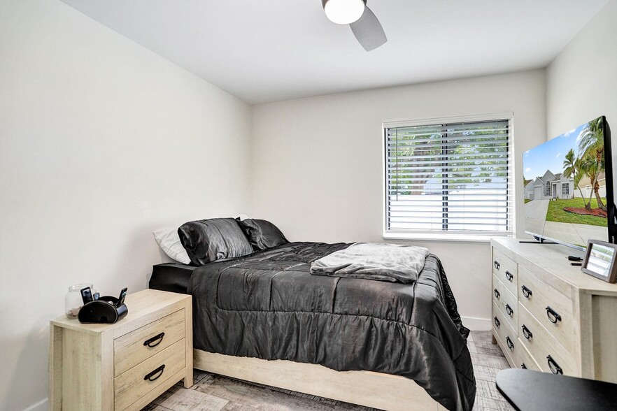 Building Photo - 8467 Dynasty Dr