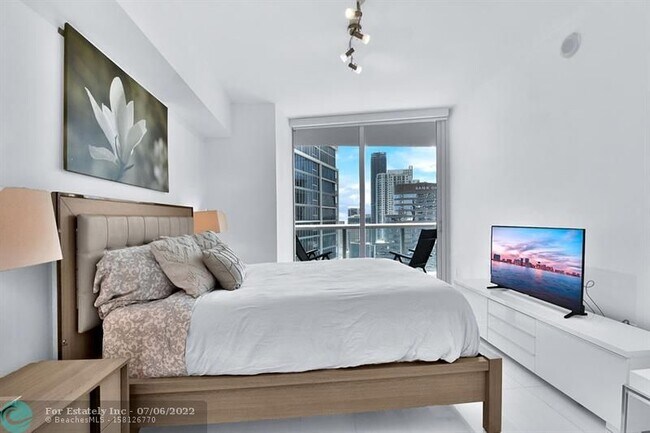 Building Photo - 475 Brickell Ave