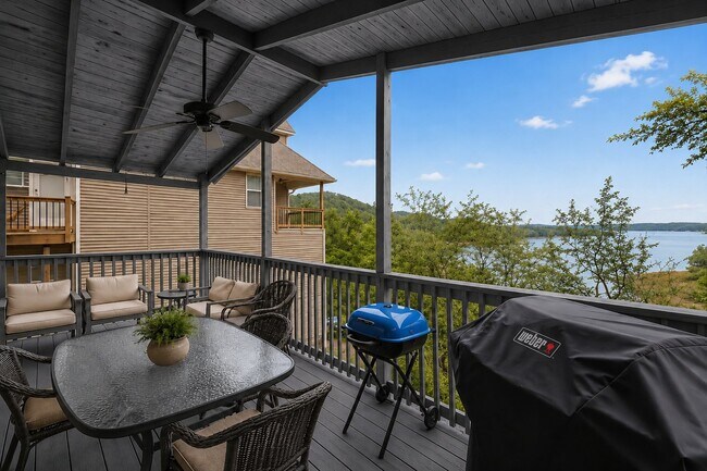 Building Photo - 11904 White Oak Dr