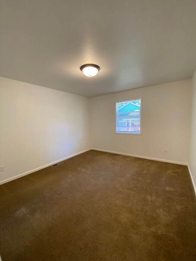 Building Photo - 355irv