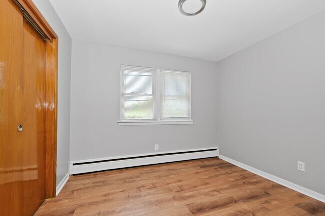 Interior Photo - 2320 W Garfield