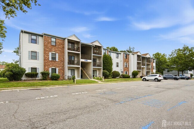 Building Photo - 334 Lancaster Ct