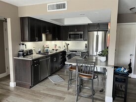 Building Photo - 630 Tennis Club Dr