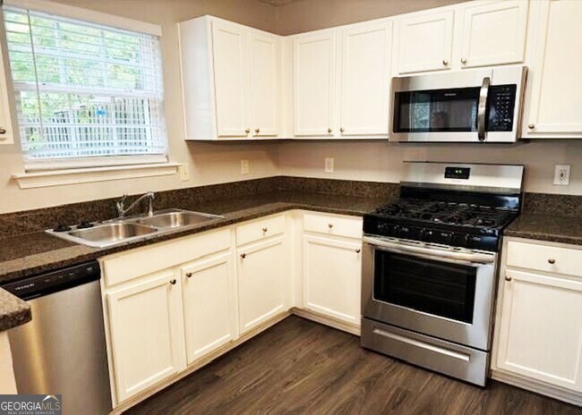 Building Photo - 220 Wild Flower Ln